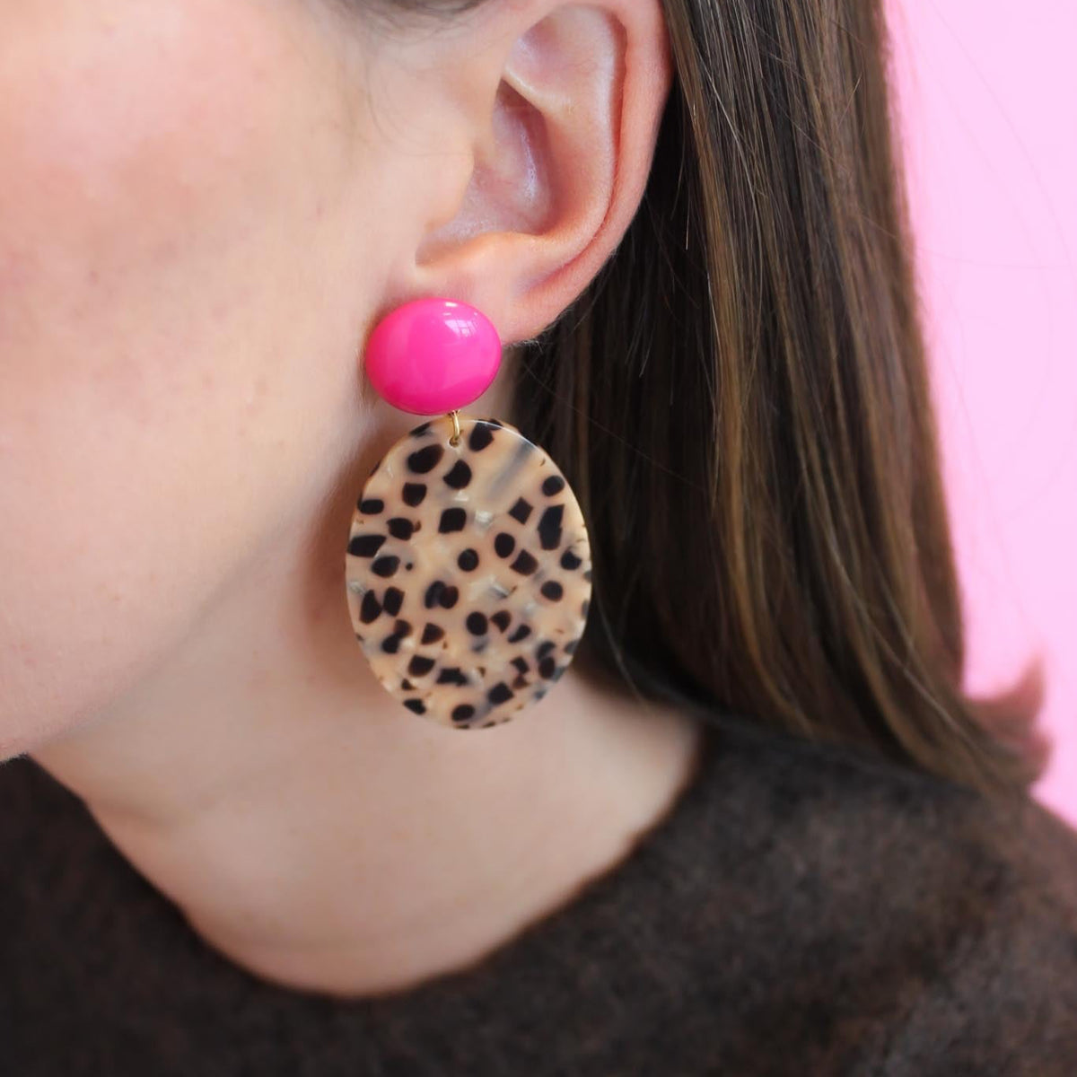 Boucles d’oreilles Ines – Fuchsia & Léopard
